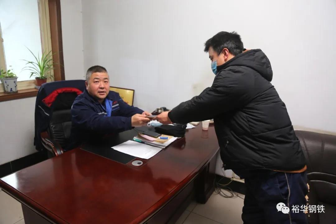 春日里的温暖——裕华食堂员工拾金不昧